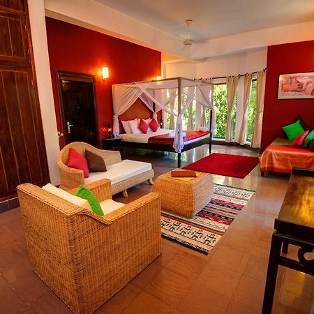 The Willow Boutique Hotel Phnom-Penh Buitenkant foto