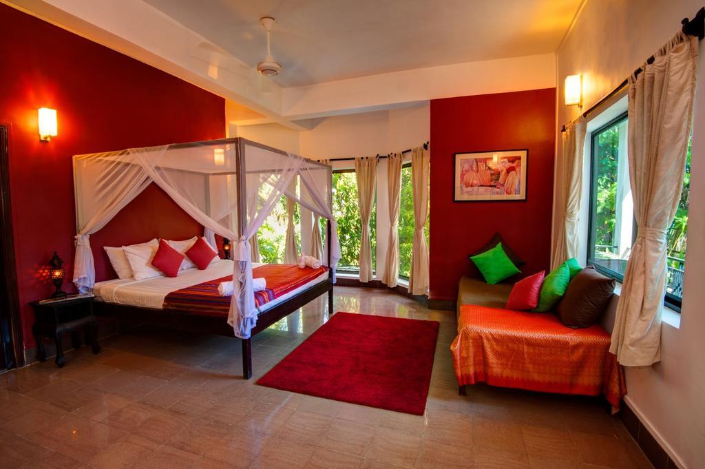 The Willow Boutique Hotel Phnom-Penh Buitenkant foto