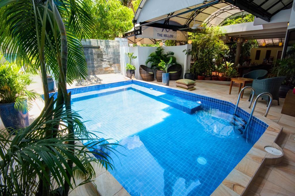 The Willow Boutique Hotel Phnom-Penh Buitenkant foto