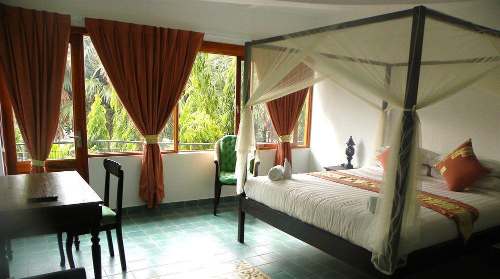 The Willow Boutique Hotel Phnom-Penh Buitenkant foto