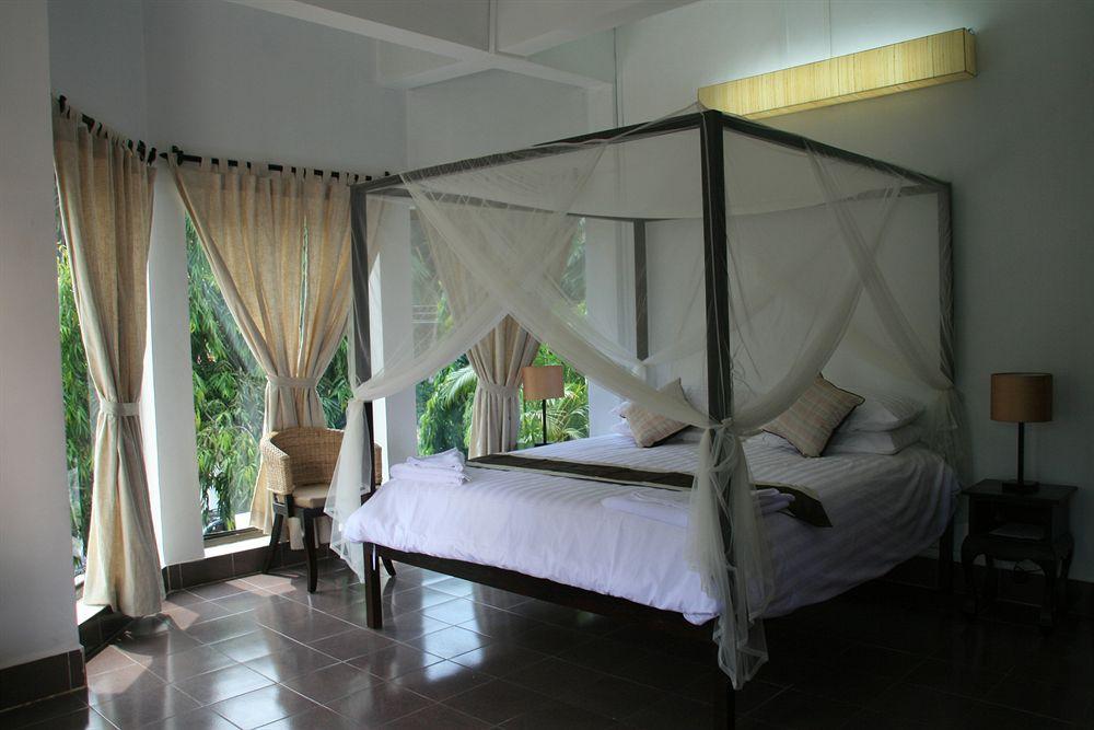 The Willow Boutique Hotel Phnom-Penh Buitenkant foto