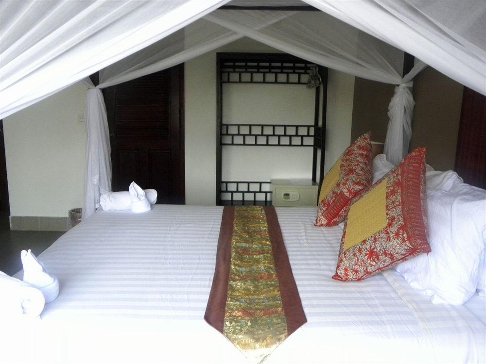 The Willow Boutique Hotel Phnom-Penh Buitenkant foto