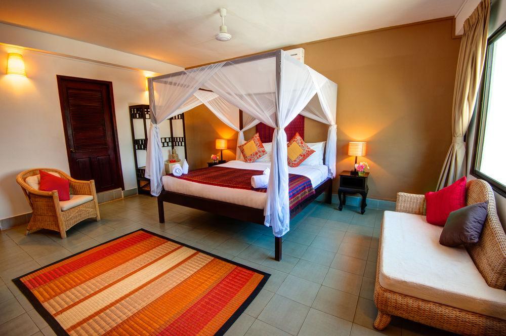 The Willow Boutique Hotel Phnom-Penh Buitenkant foto